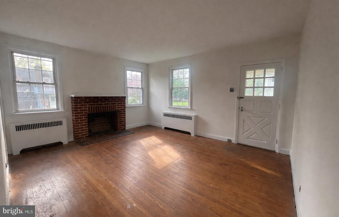 LARCHMONT SQ - Residential