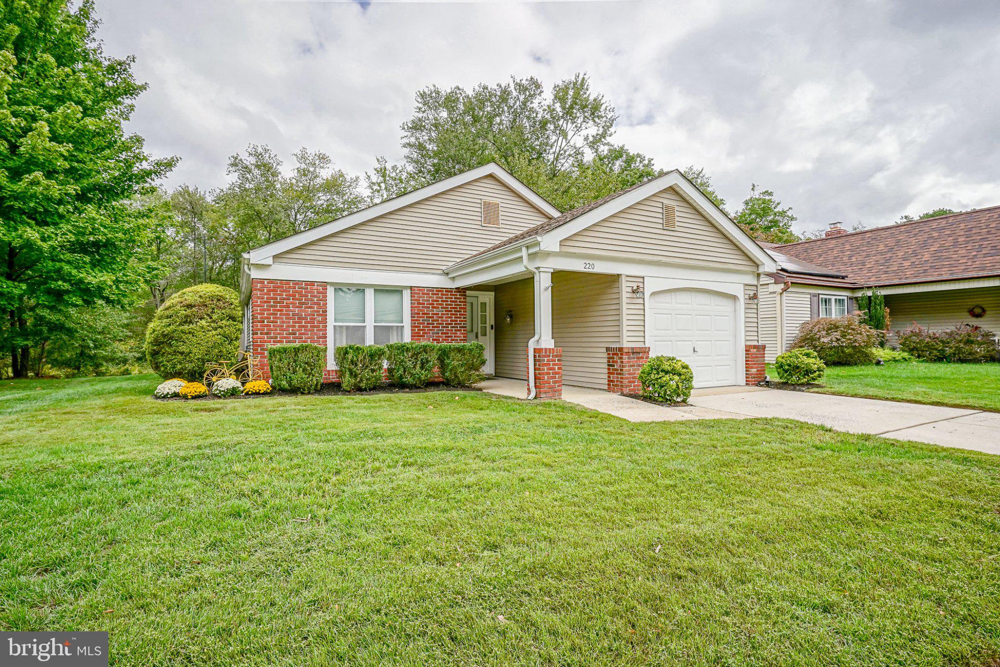 220 N PLYMOUTH COURT