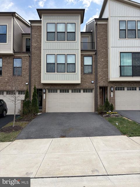 Photo of Overview Terrace, COLUMBIA, MD 21044 (MLS # MDHW2066504)