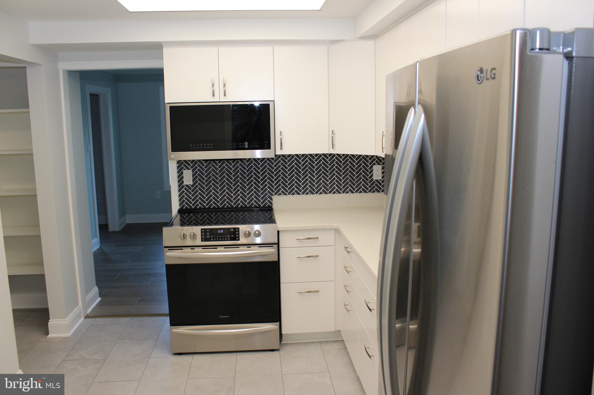 237 GREENFIELD COURT - Photo 2