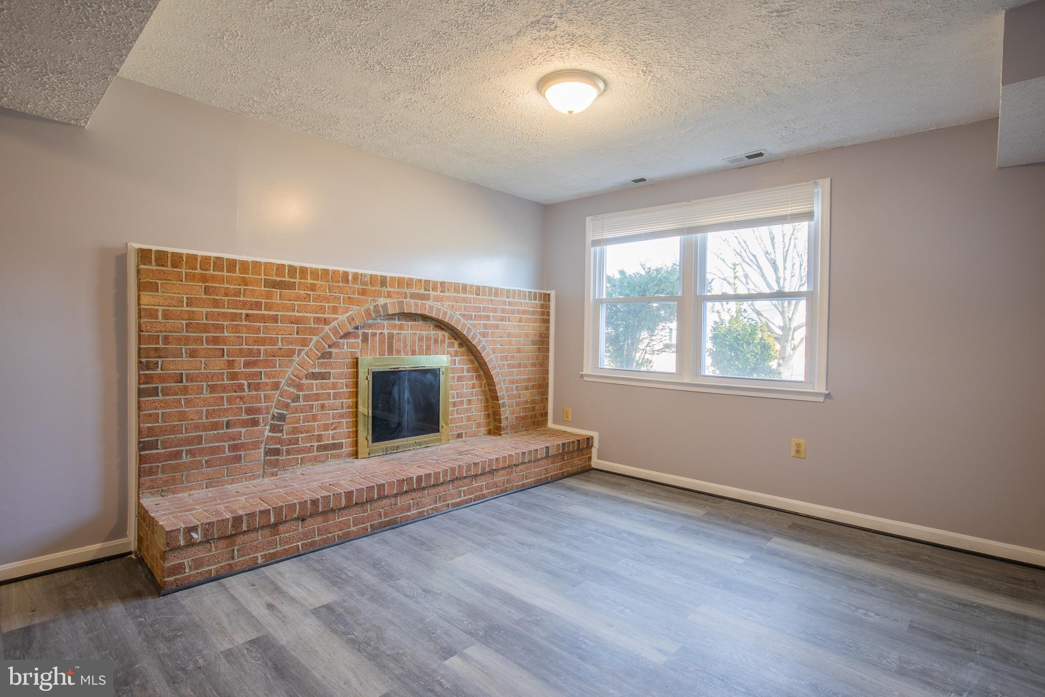 CLINTON - Residential Lease