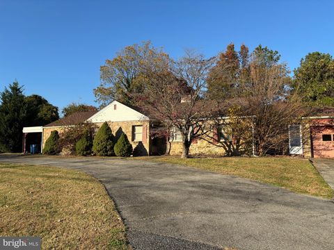 Photo of 207 Rolling Green Avenue, NEW CASTLE, DE 19720 (MLS # DENC2092606)