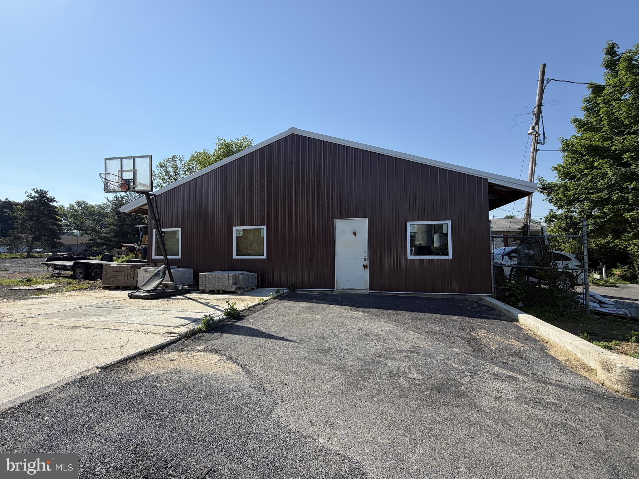 411 BELT LINE AVENUE