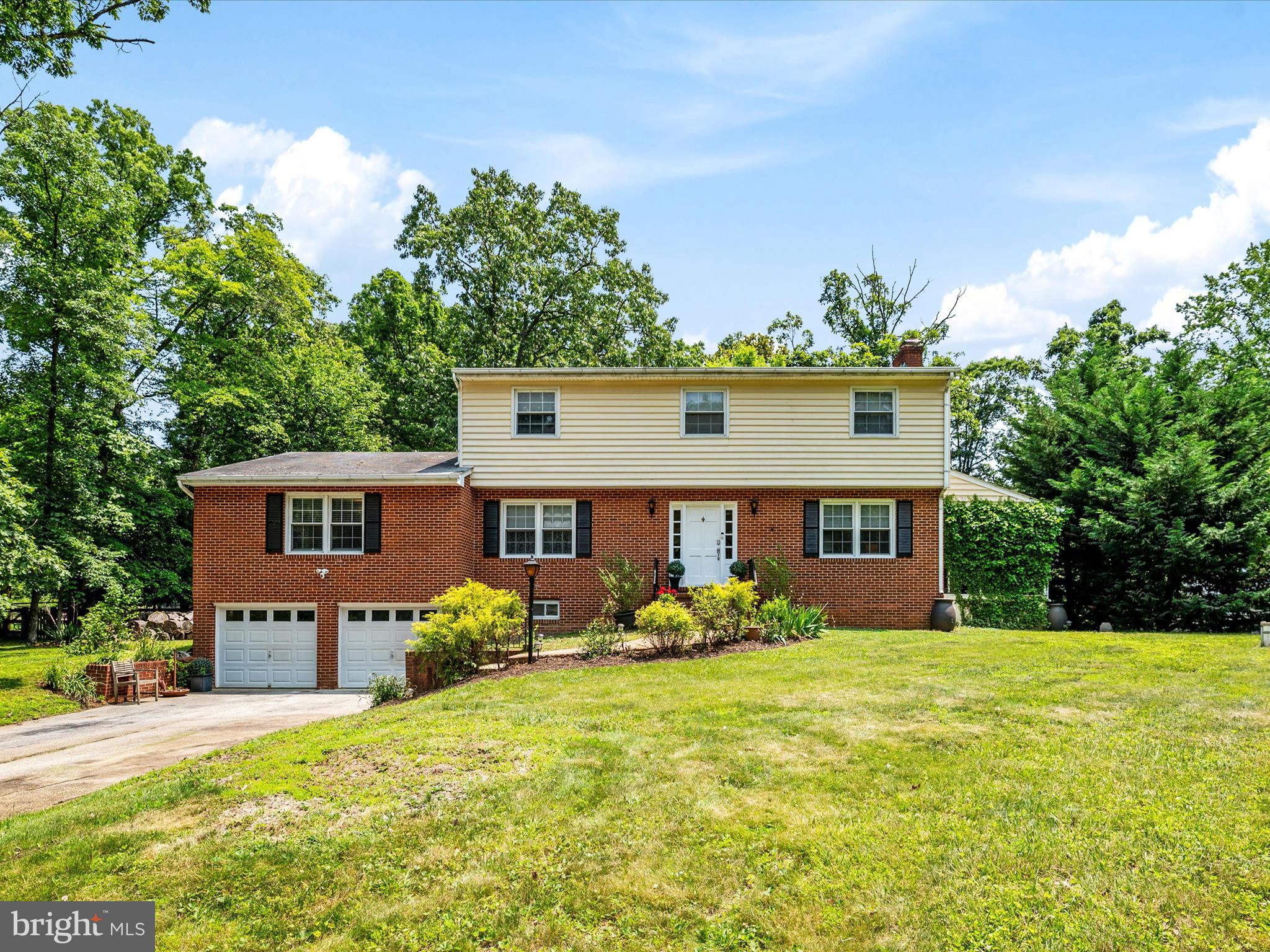 Water privileged Watergate community in Annapolis! Spacious 4BR, 3 full bath colonial with great floor plan. Features include: hardwood floors through most of house; main level family room has also been used as in-law/au pair suite/flex space; masonry fireplace in liv rm, eat in kitchen, dining area, and screened porch for relaxing. Upper bedroom level includes primary suite with private bath and large walk in closet. Partially finished lower level great for storage and potential extra living space. Oversized two car garage and gorgeous level partially fenced back yard.
Community has protected pier(with slips available), small beach, rec area, pavilion, BB court. Easy walking distance to 34 acre Thomas Point Park. This is an incredible opportunity for the right Buyer to bring this classic home into the present day with wanted updates and/or improvements.