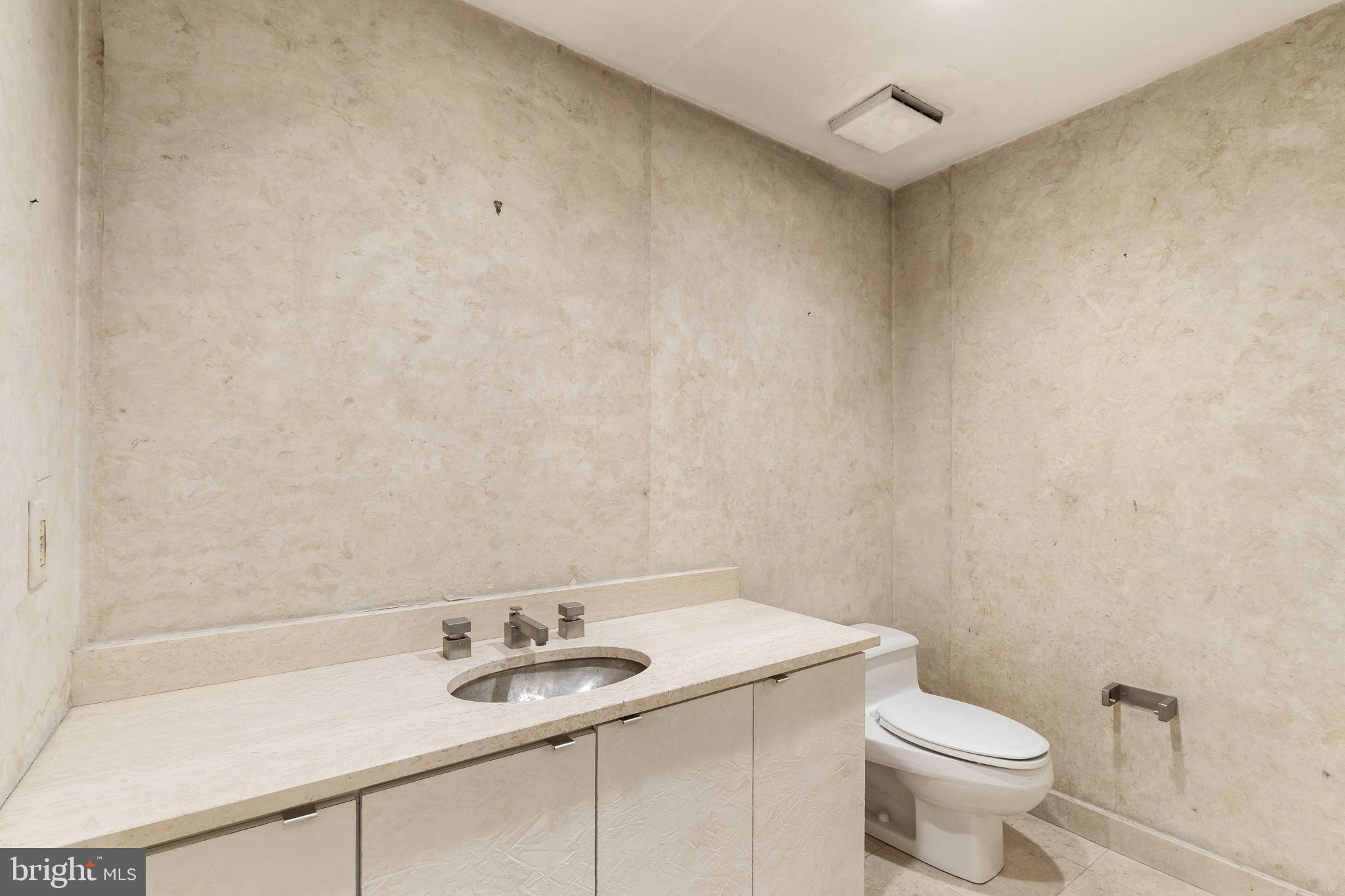 LOGAN SQUARE - Residential