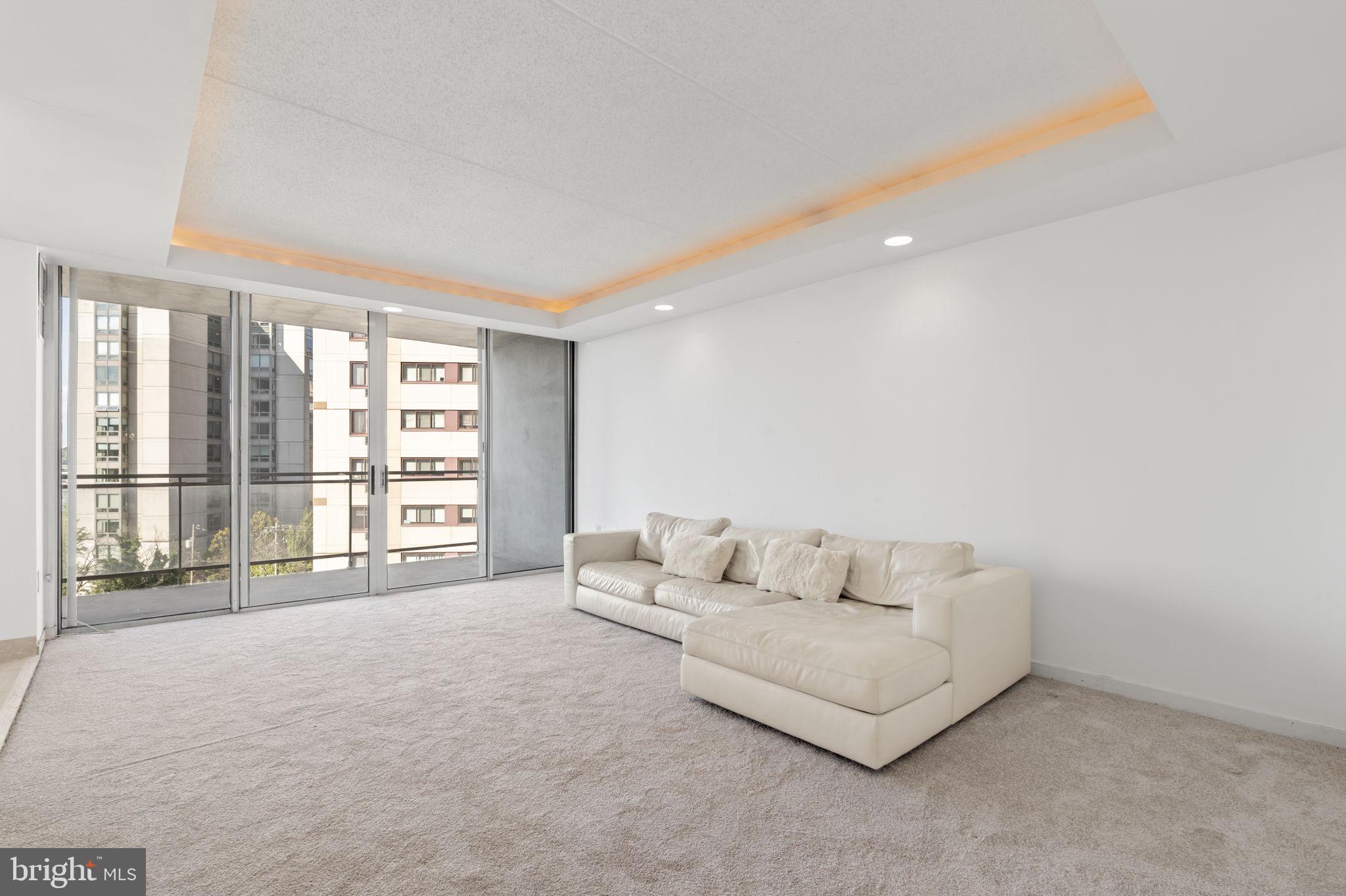 LOGAN SQUARE - Residential