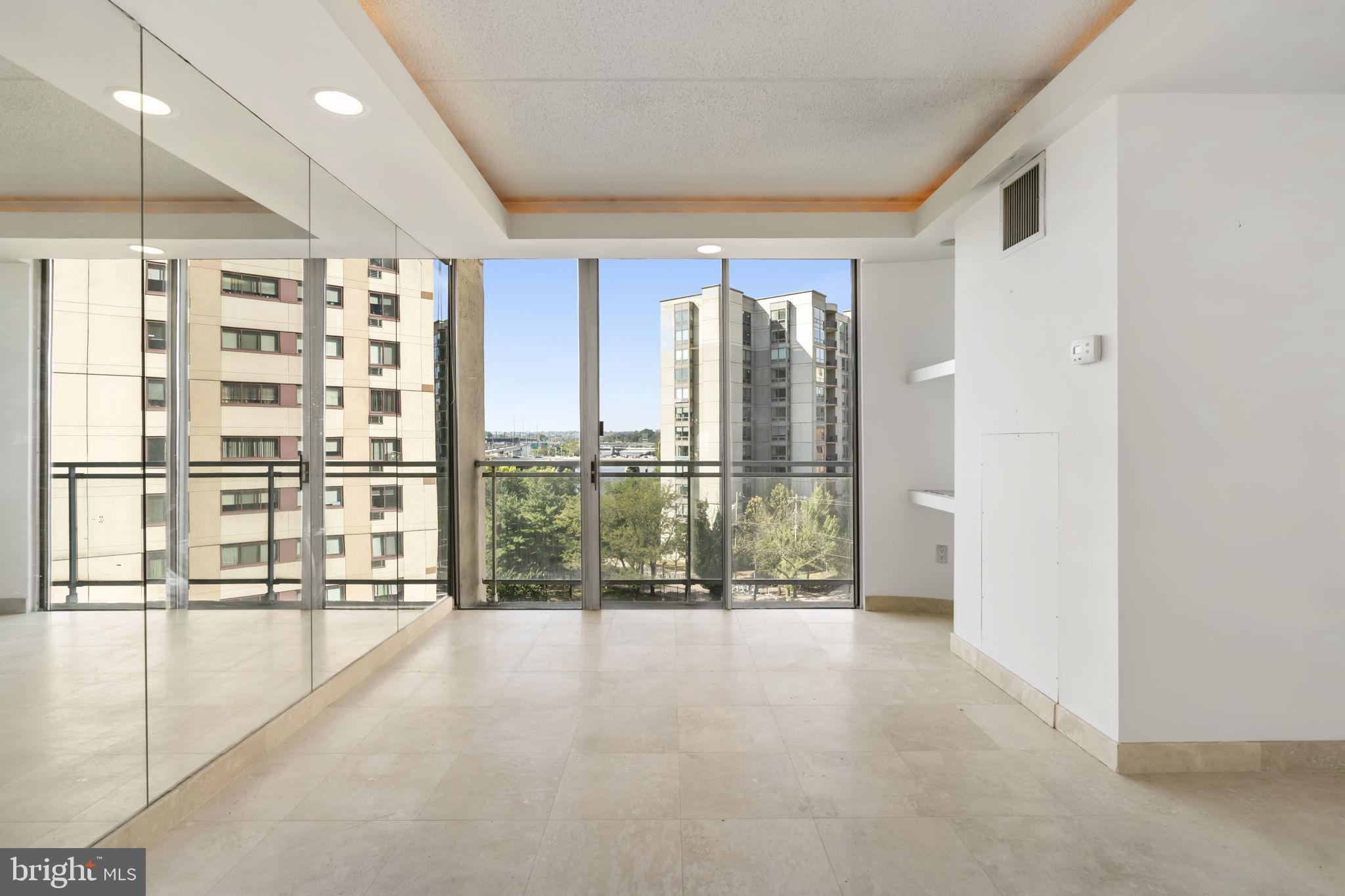 LOGAN SQUARE - Residential