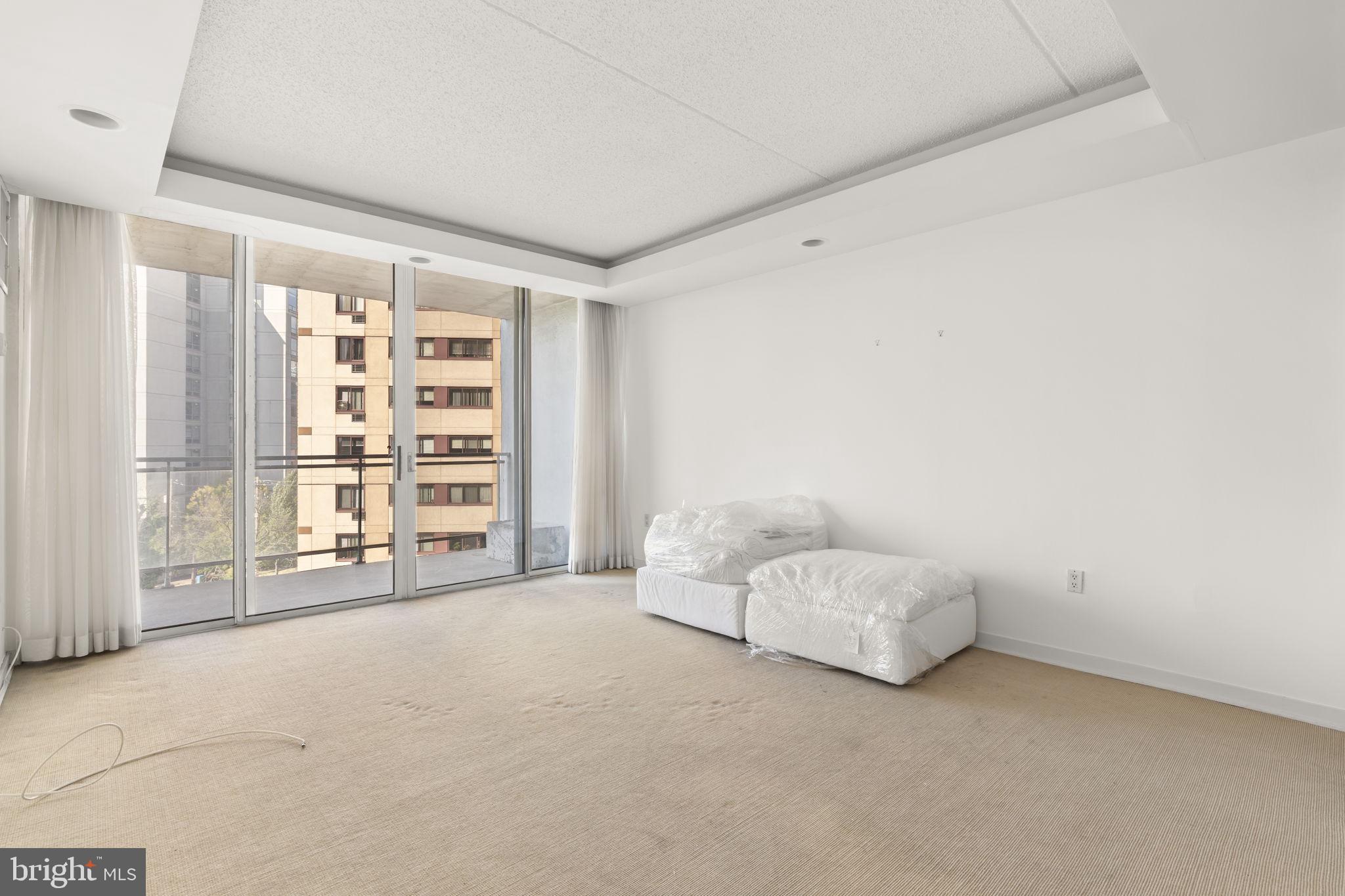 LOGAN SQUARE - Residential