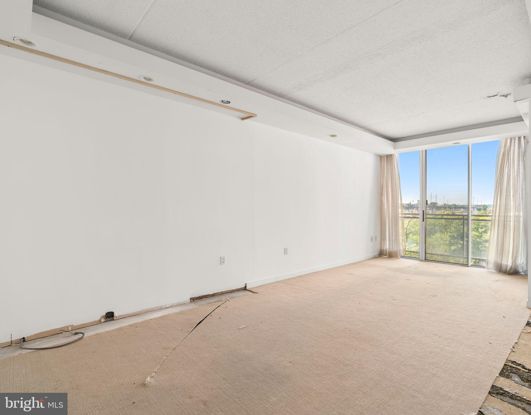 LOGAN SQUARE - Residential