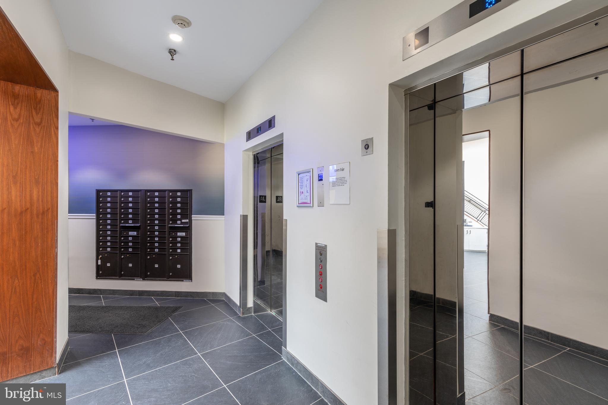 LOGAN SQUARE - Residential