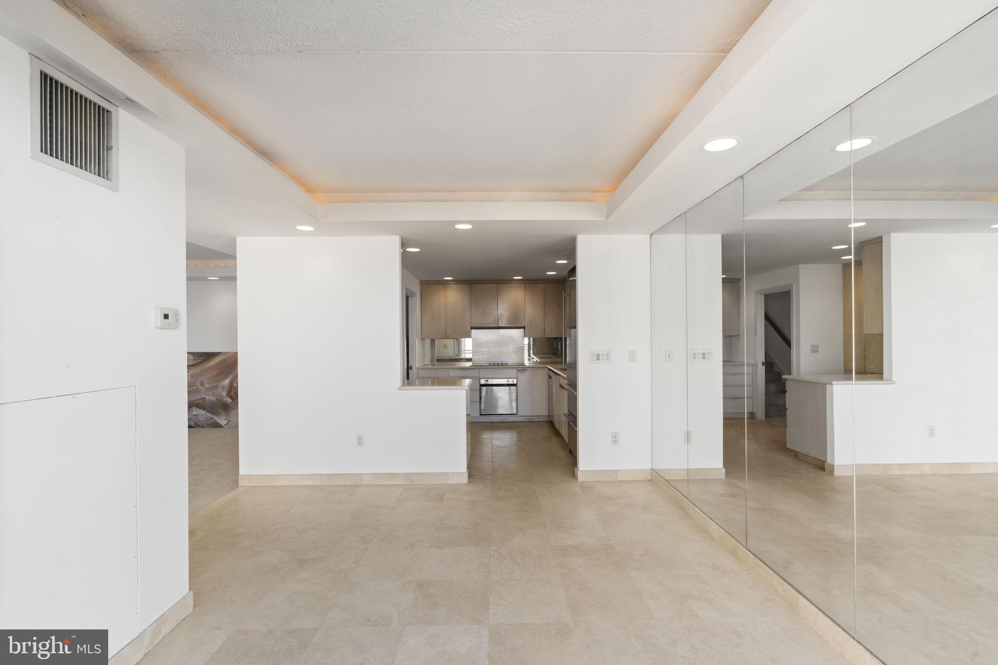 LOGAN SQUARE - Residential