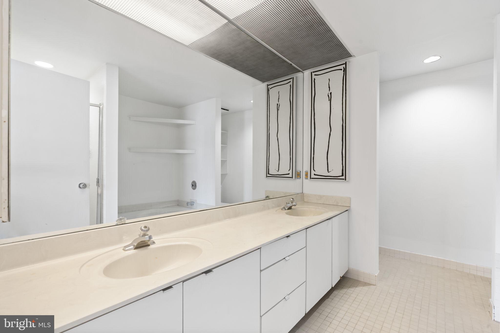 LOGAN SQUARE - Residential