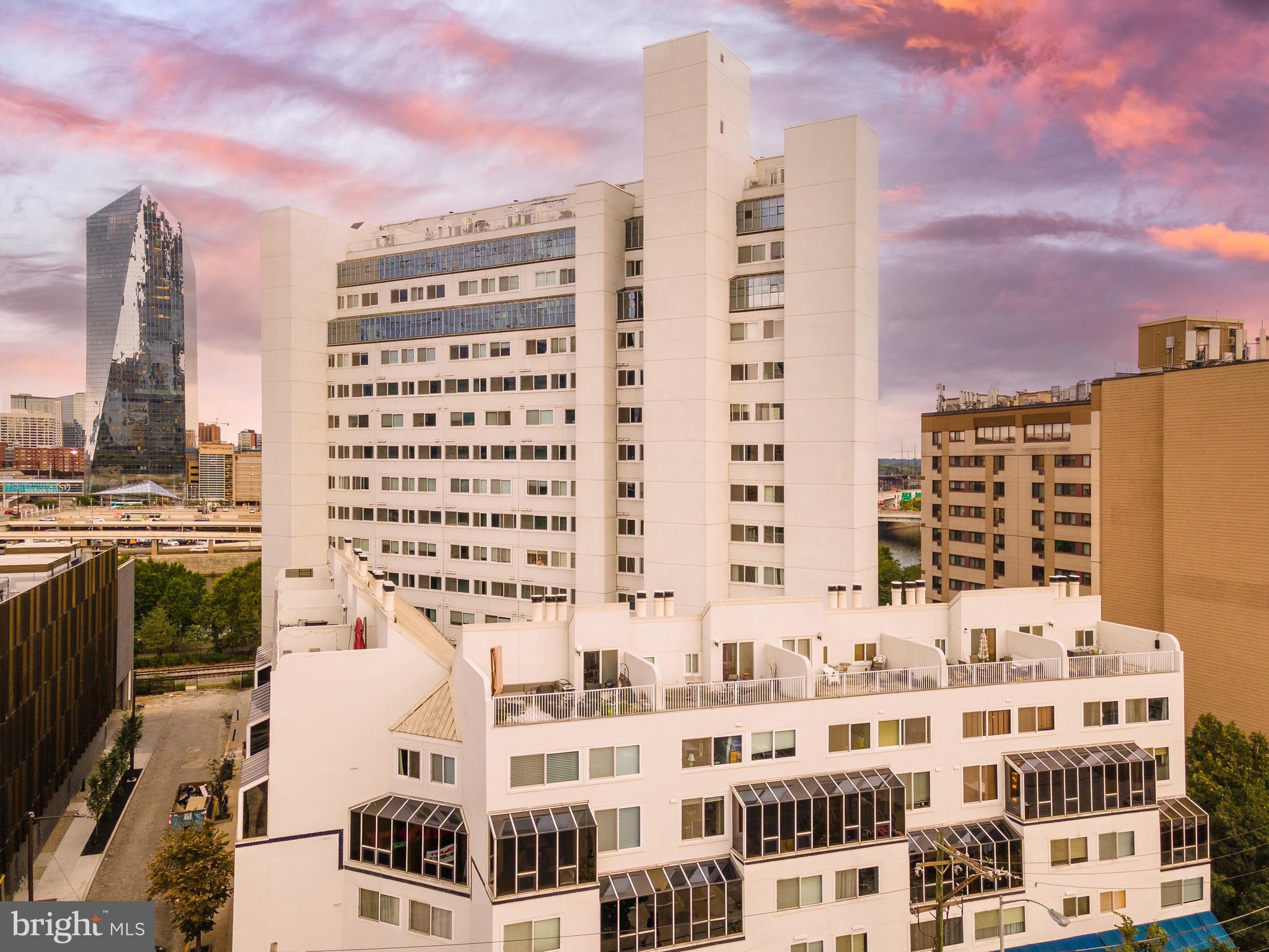 LOGAN SQUARE - Residential