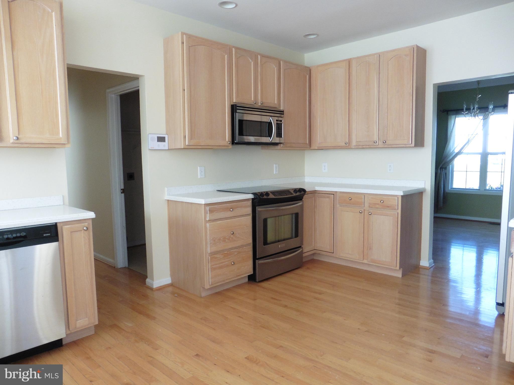 APPLE KNOLLS ESTATES - Residential Lease