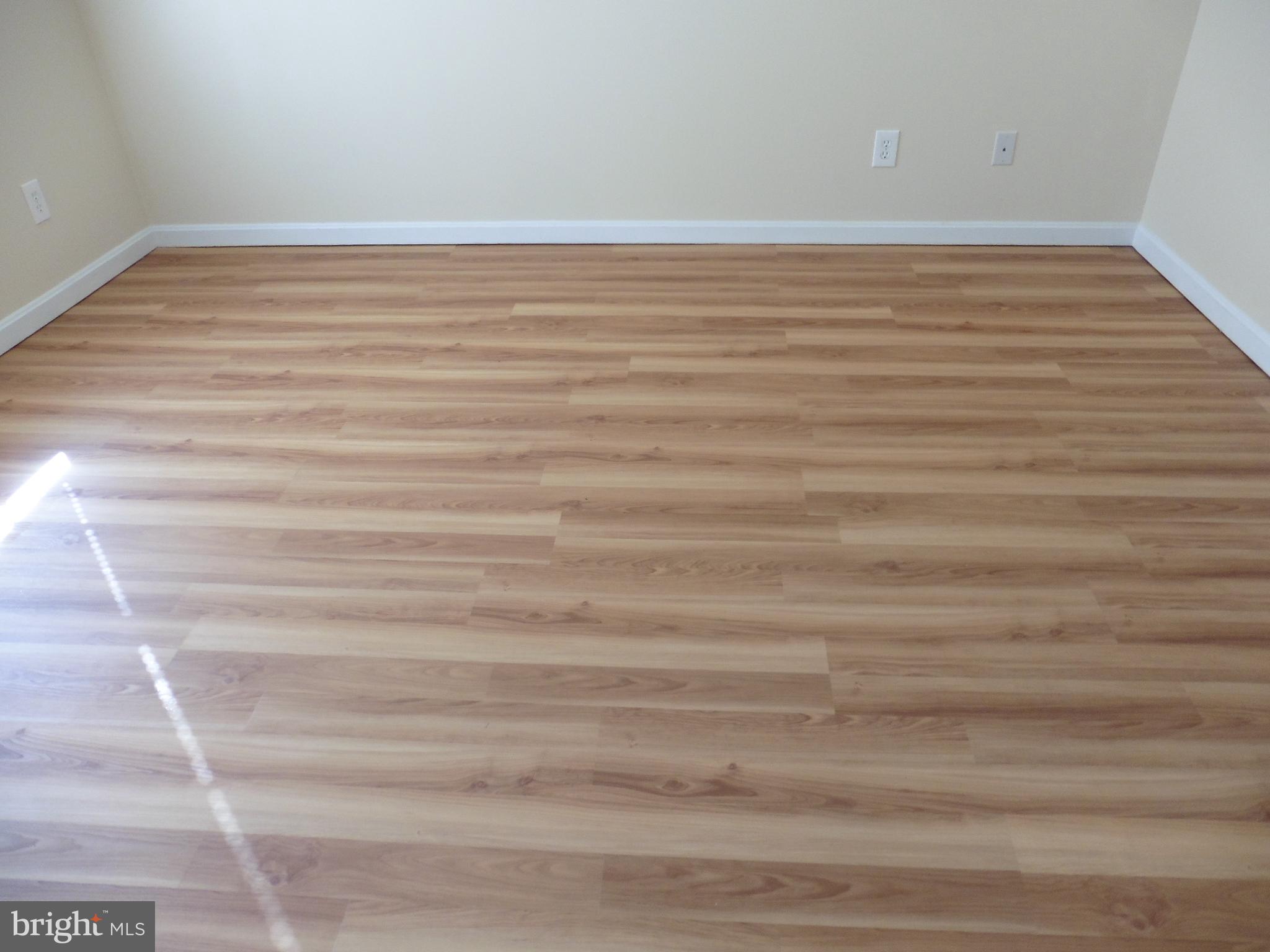 APPLE KNOLLS ESTATES - Residential Lease