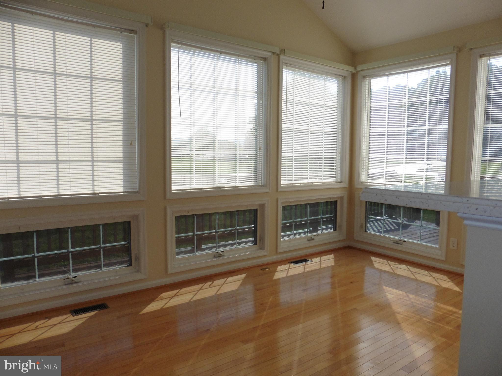 APPLE KNOLLS ESTATES - Residential Lease