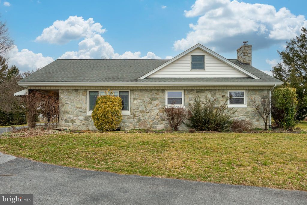 Photo of 202 N GRANDVIEW DR, MANHEIM, PA 17545 (MLS # PALA2030026)