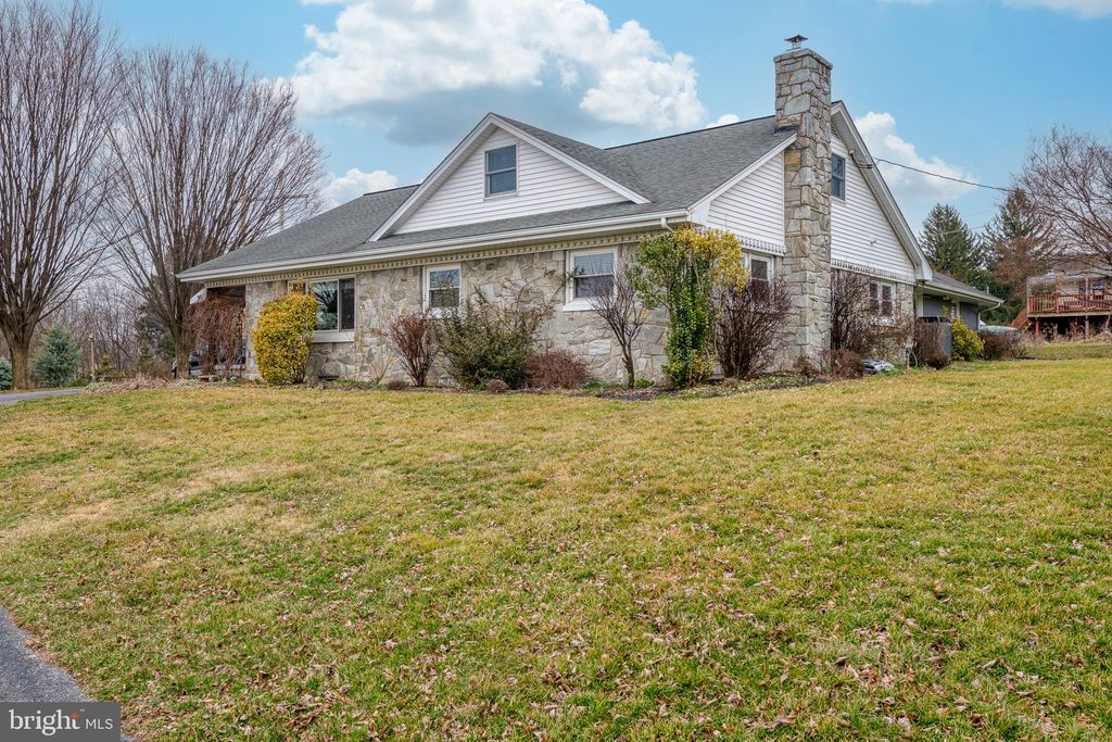 Photo of 202 N GRANDVIEW DR, MANHEIM, PA 17545 (MLS # PALA2030026)