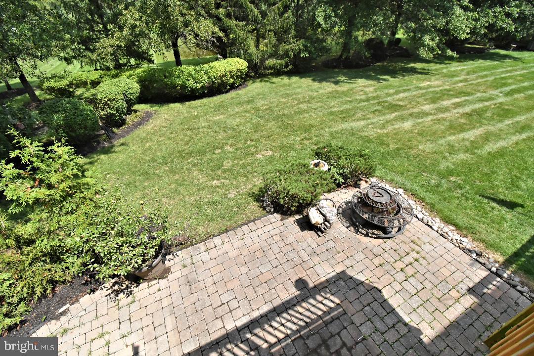 1861 CREEKVIEW LANE