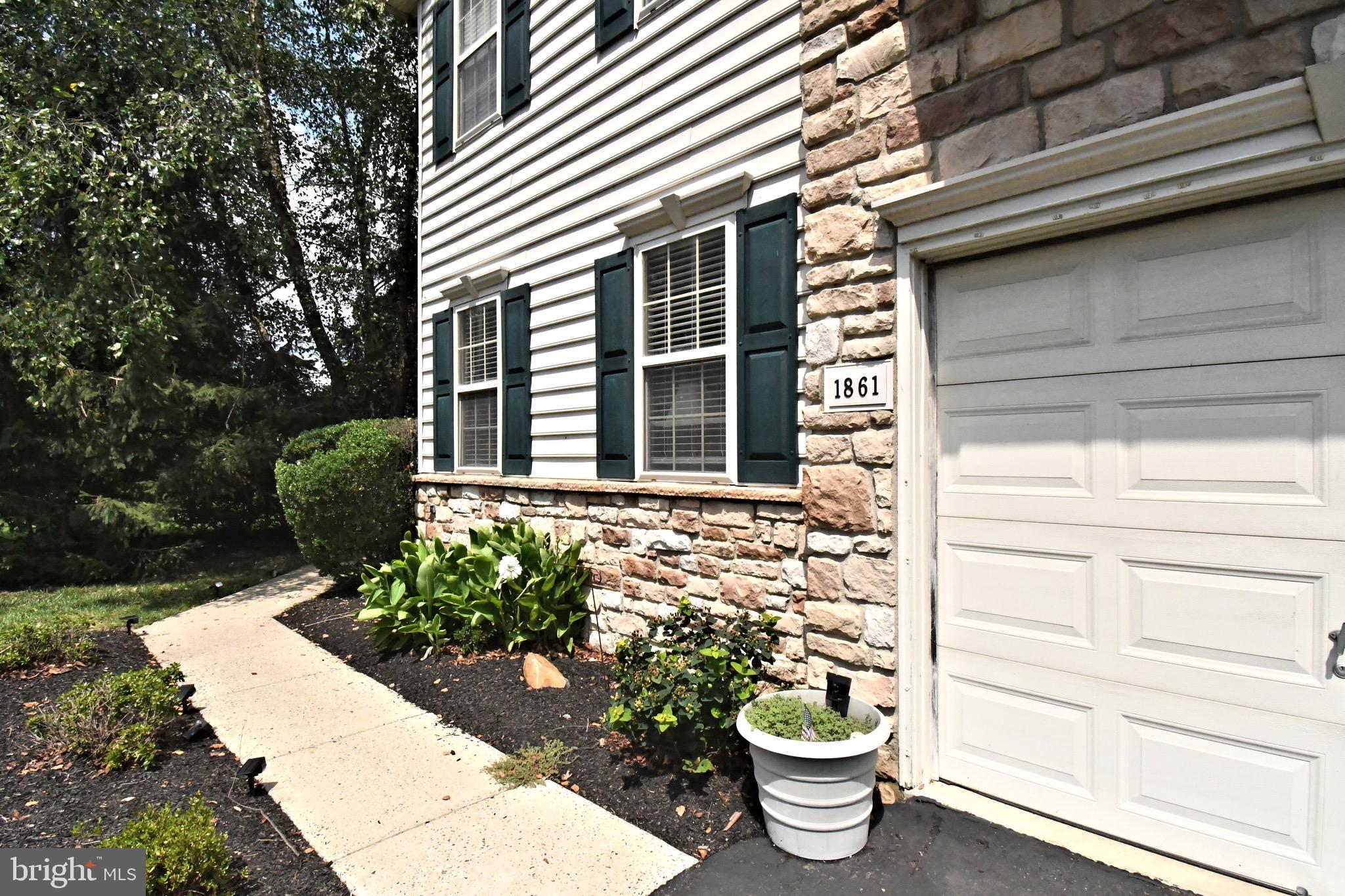 1861 CREEKVIEW LANE