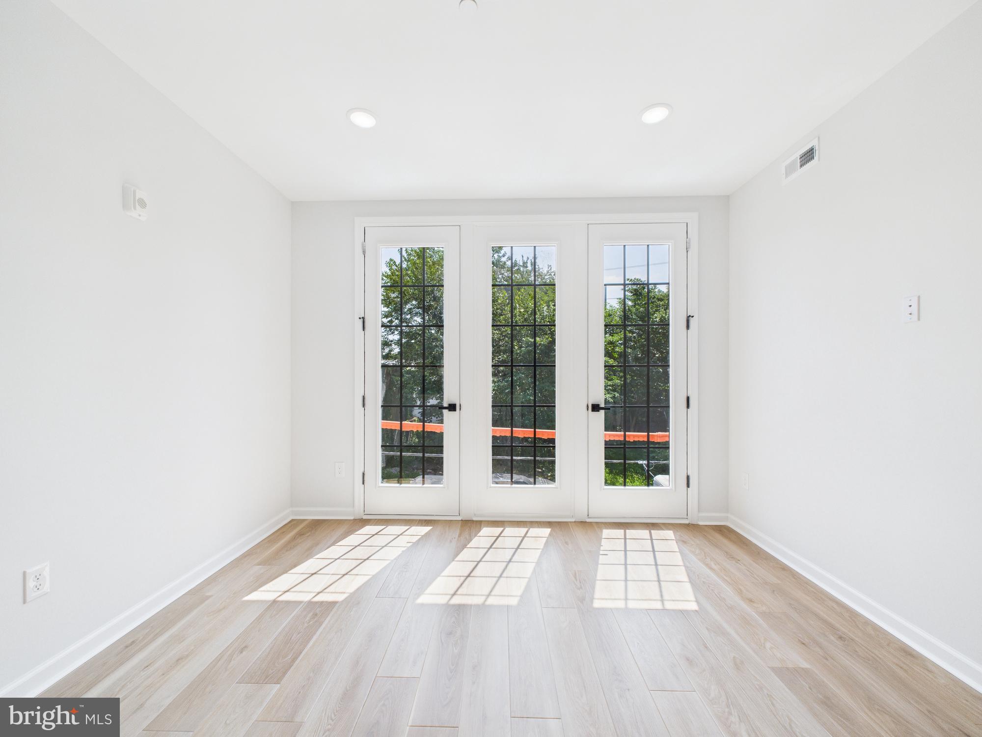 1326 S GROVE STREET 4