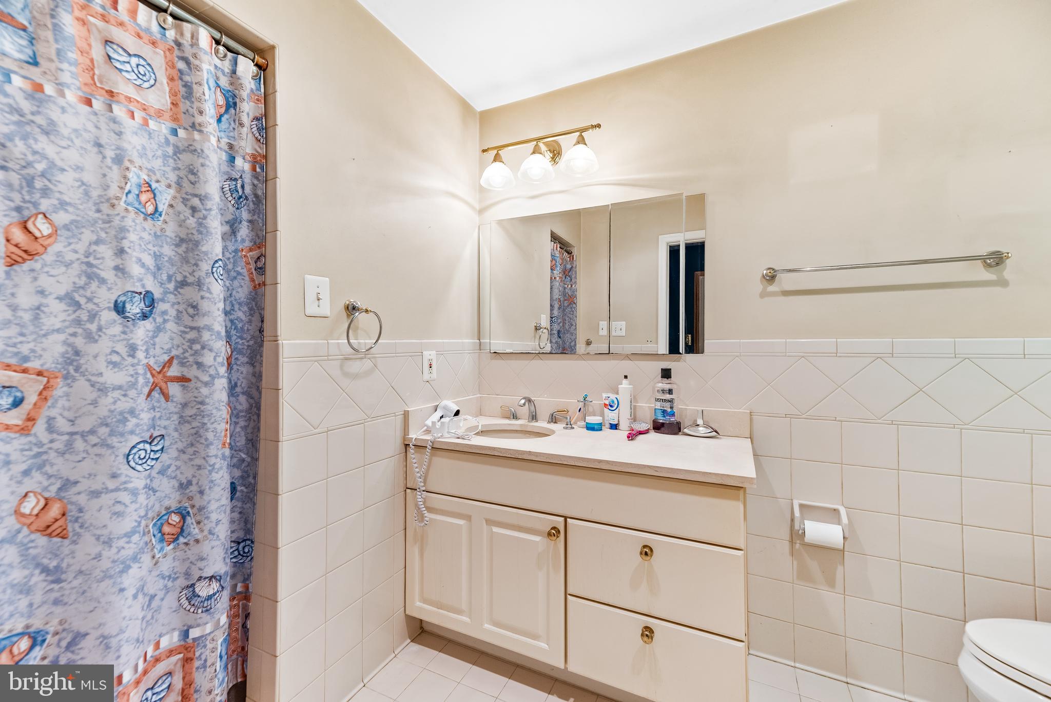 LAKE KARYLBROOK - Residential