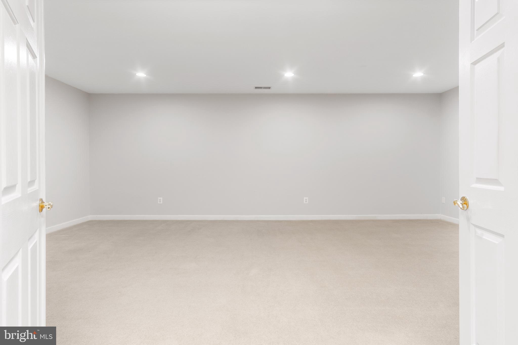 PARADISE MANOR - Residential