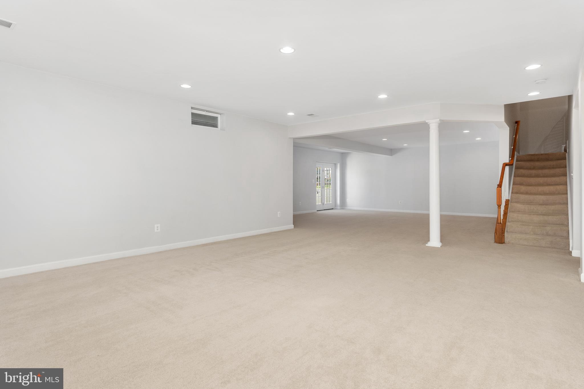 PARADISE MANOR - Residential