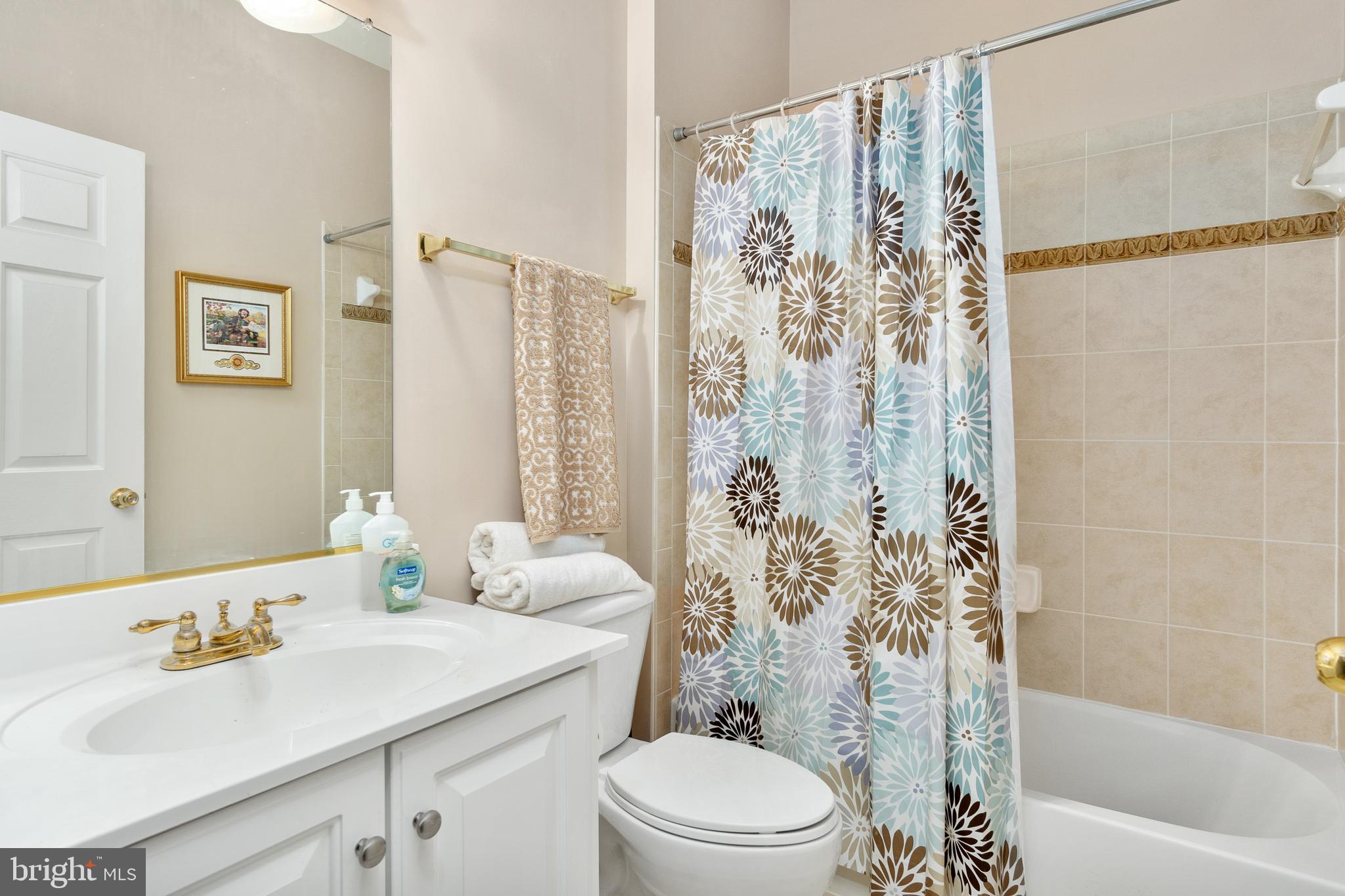 PARADISE MANOR - Residential