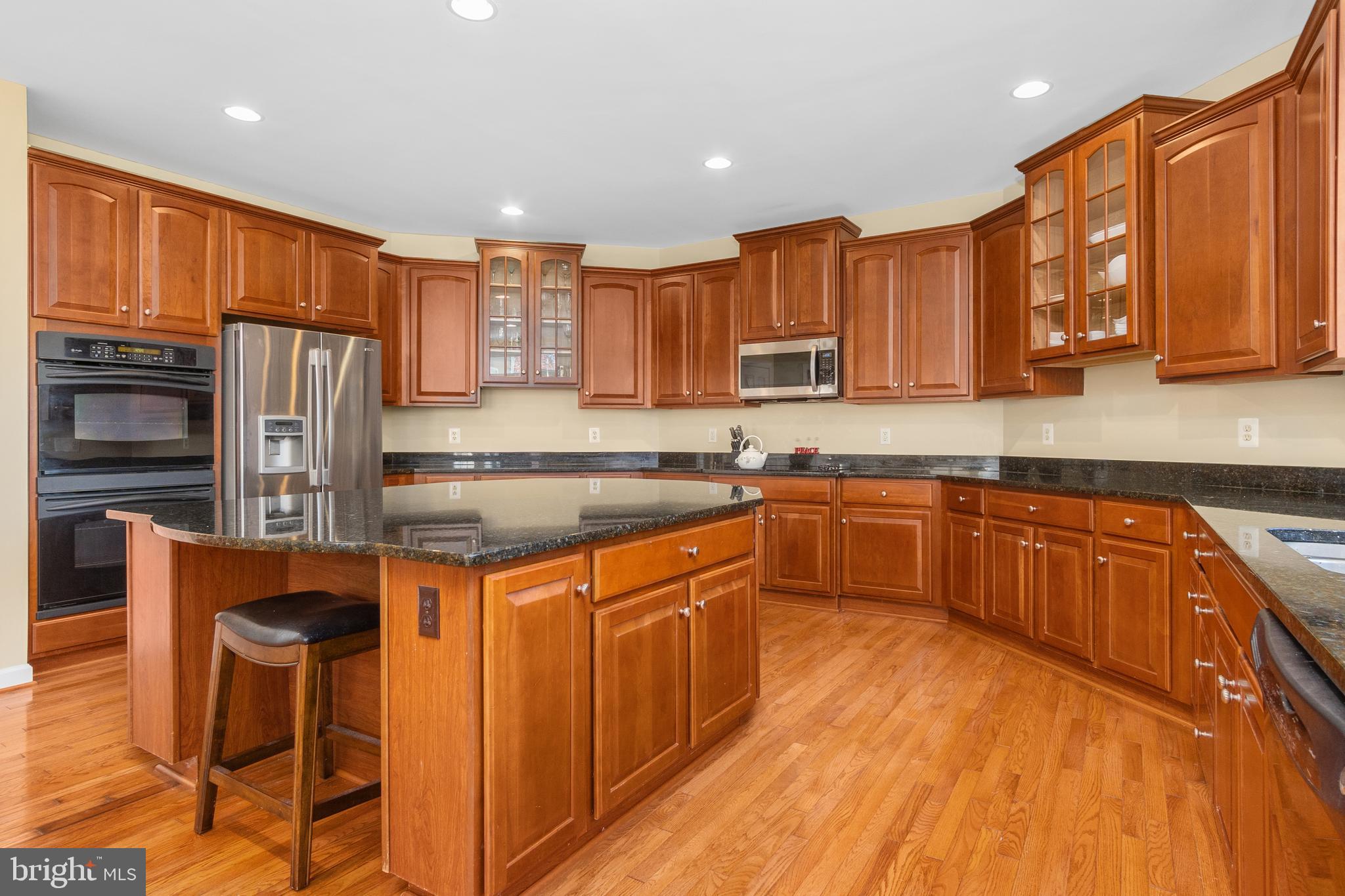 PARADISE MANOR - Residential