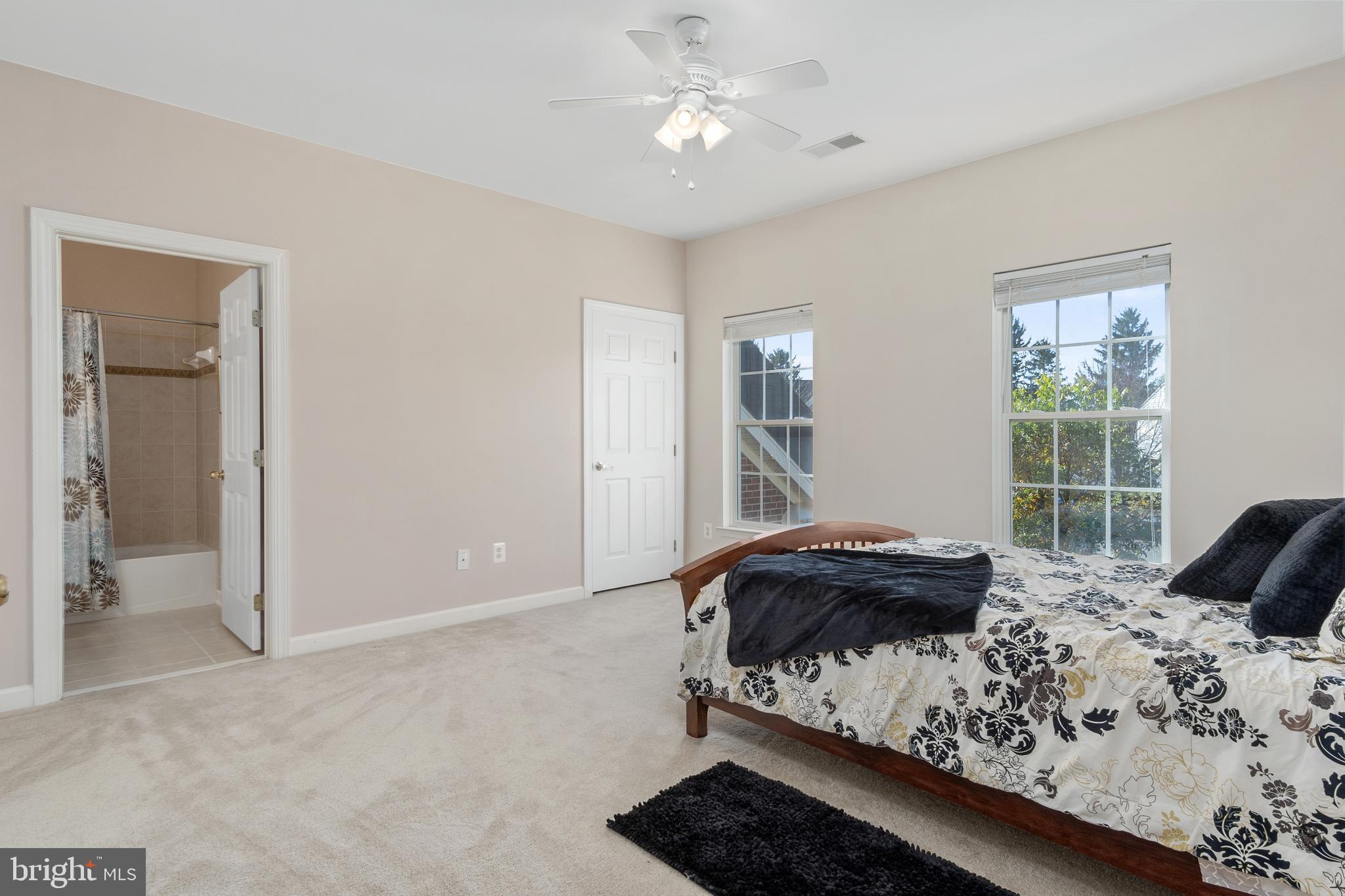 PARADISE MANOR - Residential