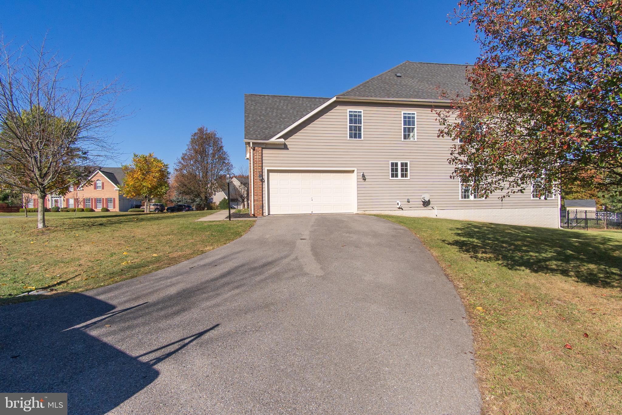 PARADISE MANOR - Residential