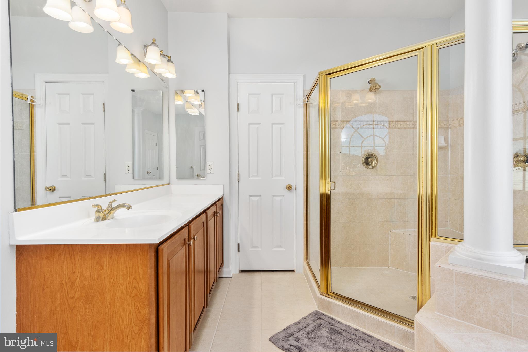 PARADISE MANOR - Residential