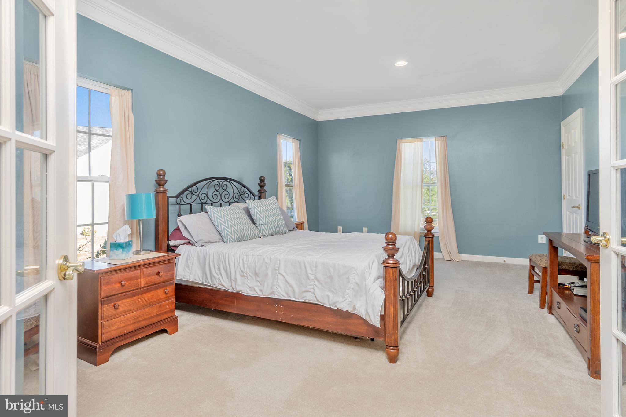 PARADISE MANOR - Residential