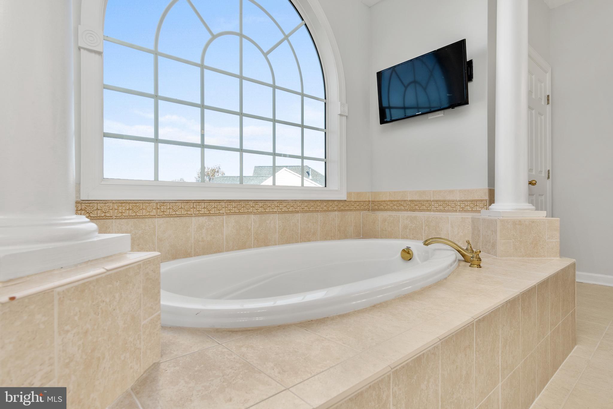 PARADISE MANOR - Residential