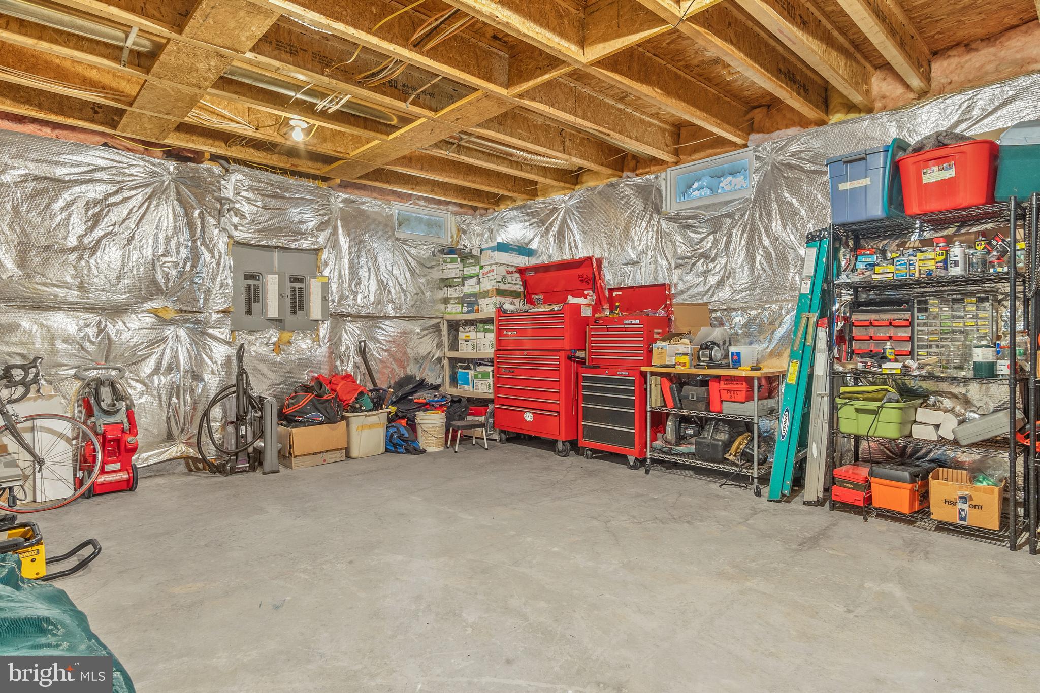 PARADISE MANOR - Residential