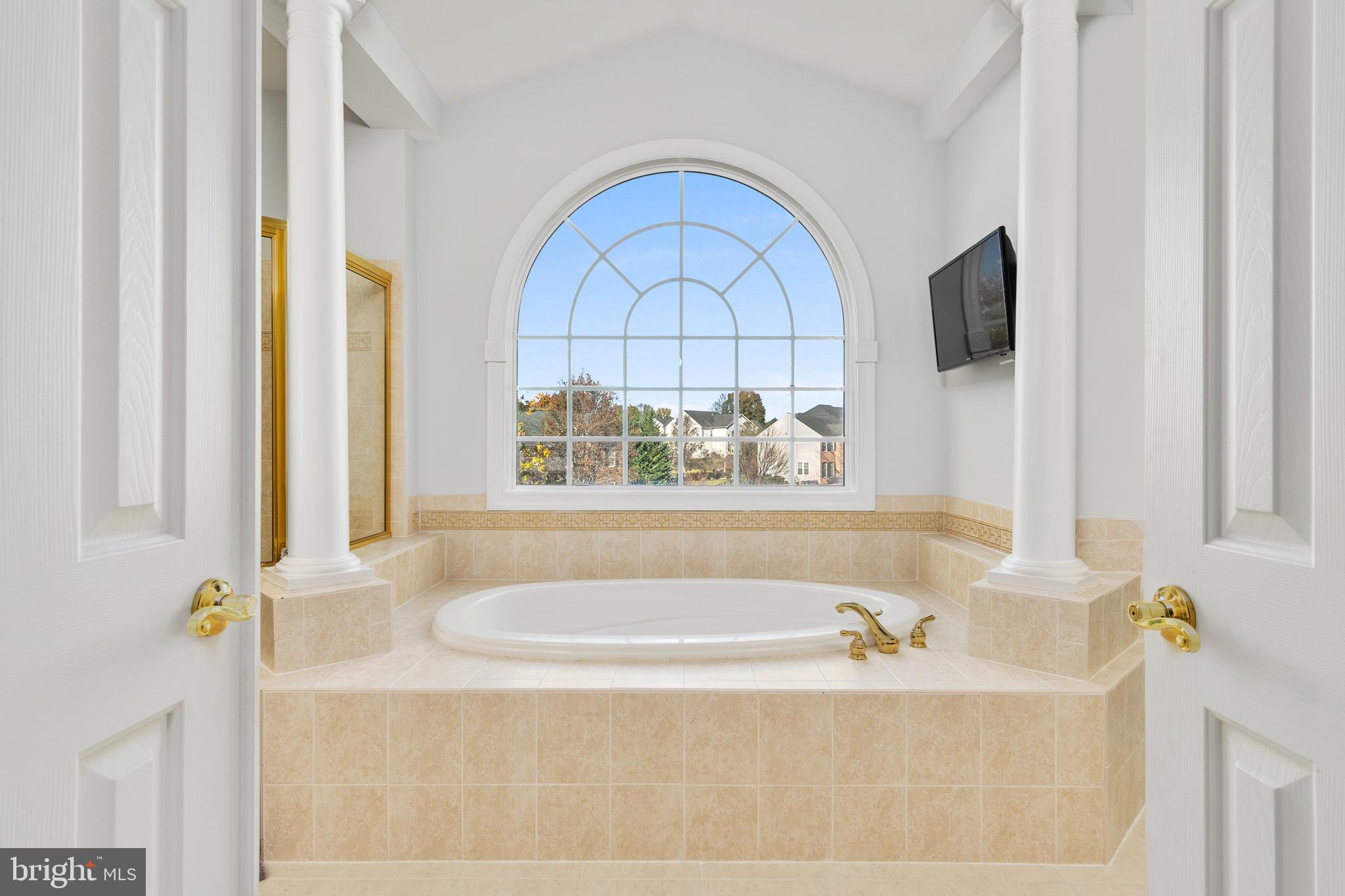 PARADISE MANOR - Residential