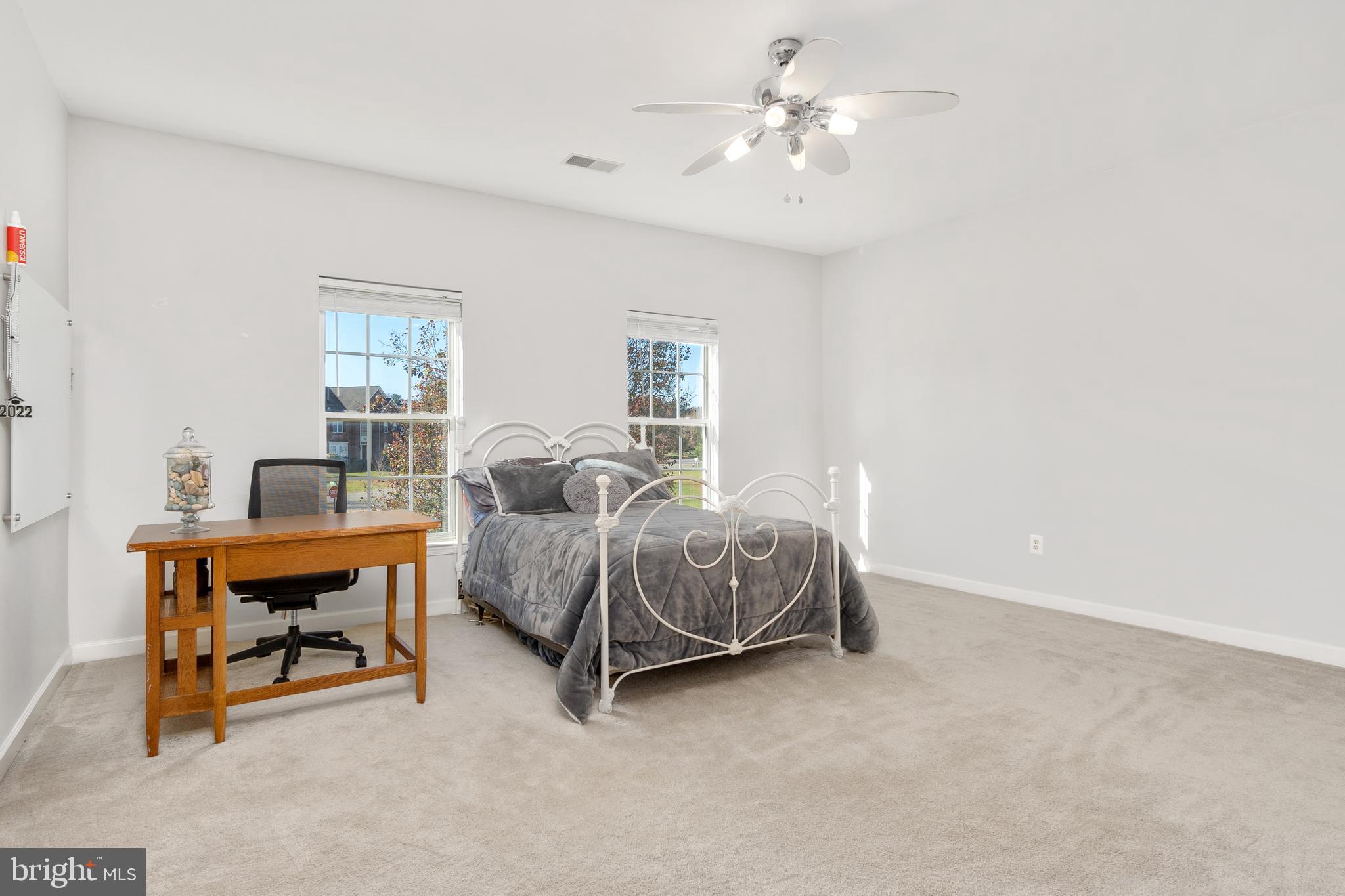 PARADISE MANOR - Residential