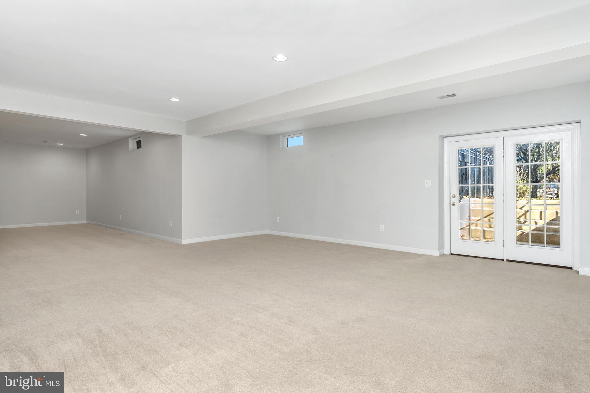 PARADISE MANOR - Residential