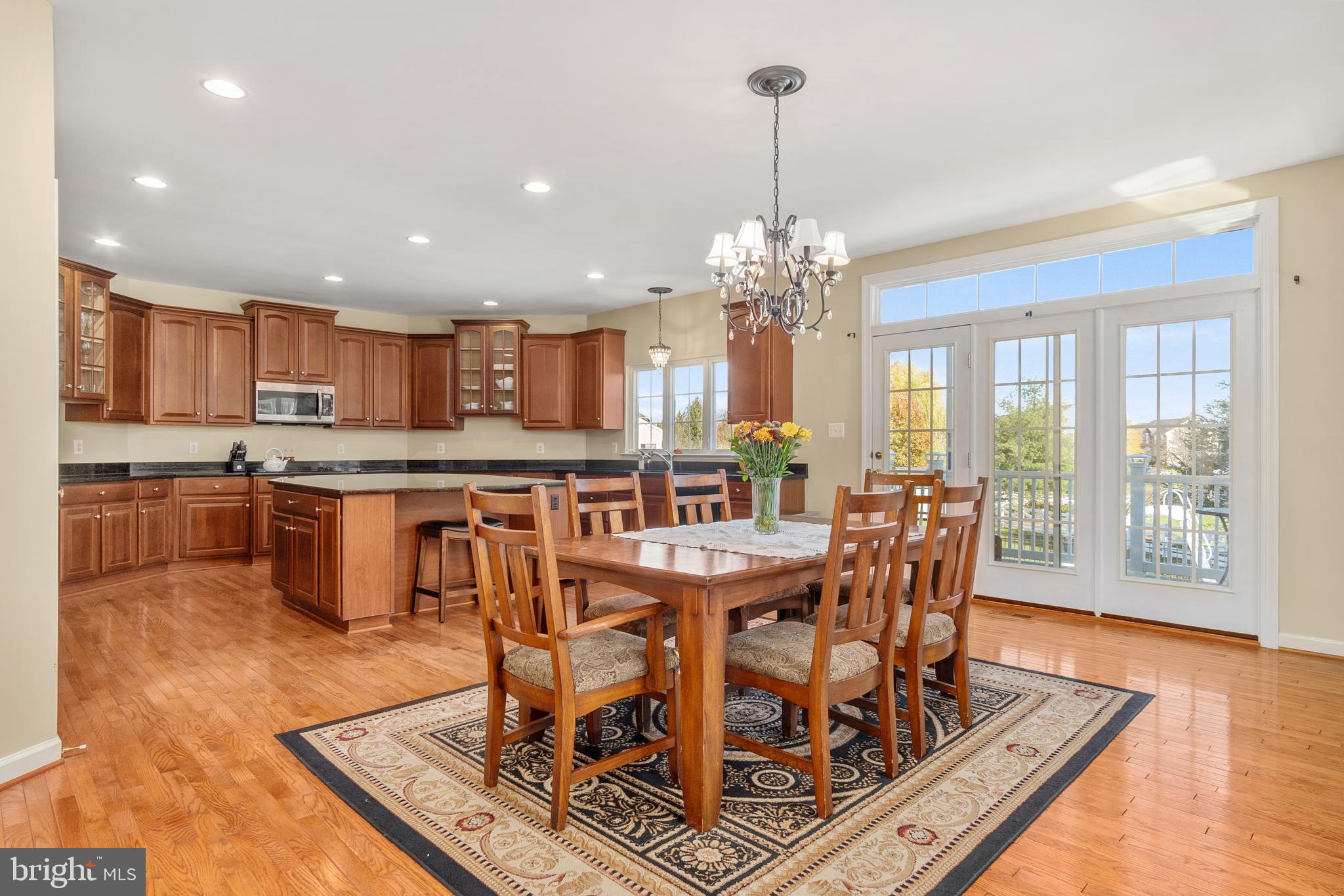 PARADISE MANOR - Residential