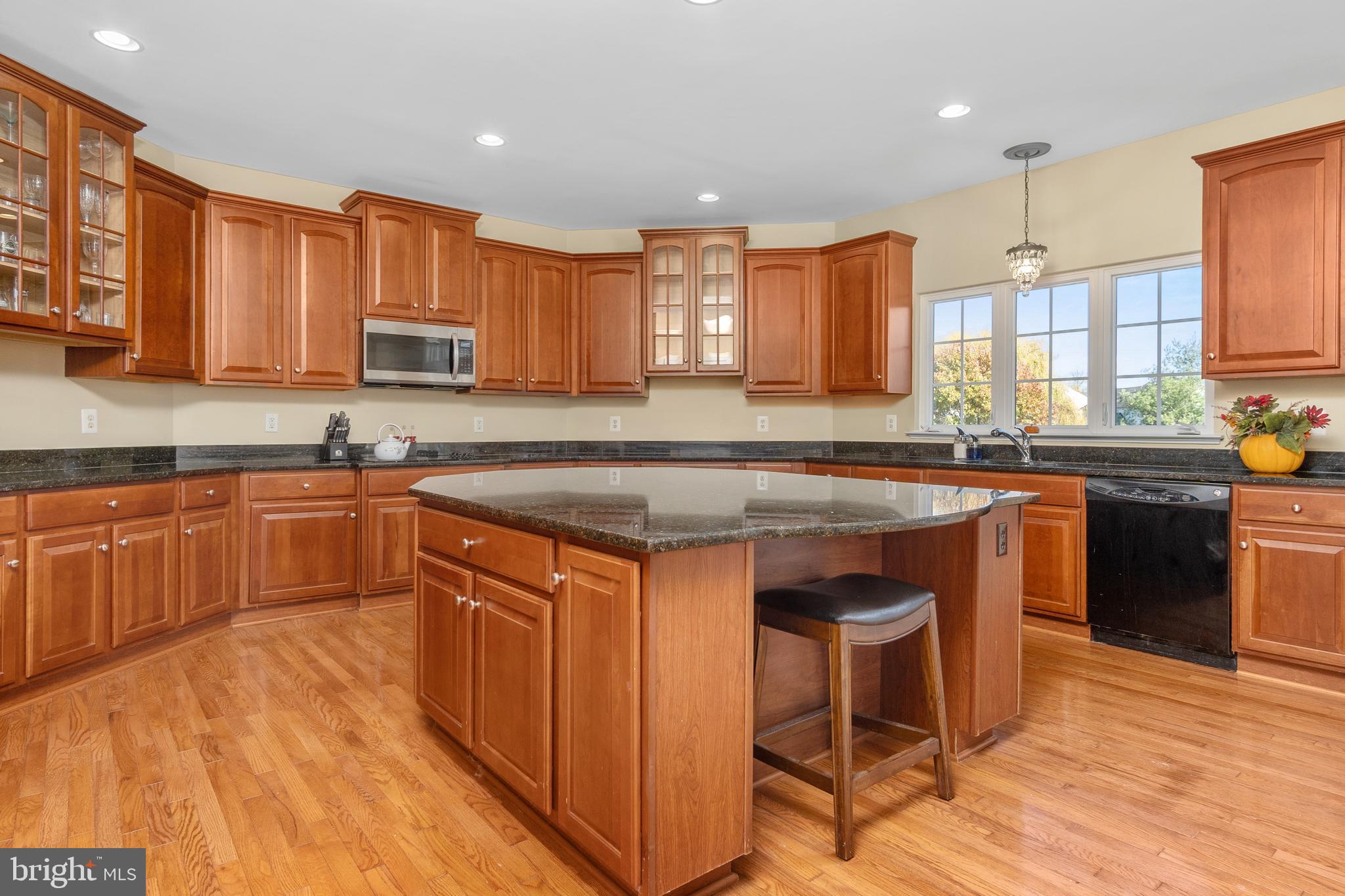 PARADISE MANOR - Residential