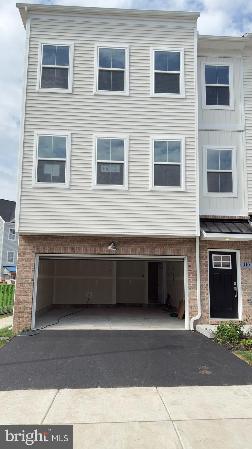 Stunning 3-Story End-Unit Townhome River Pointe, Bridgeport, PA
Available imeedaitely.
Experience modern luxury in this 3-bedroom, 2.5-bath end-unit townhome with attached 2-car garage and versatile flex space. Enjoy a gourmet kitchen with quartz countertops, white cabinets, and a spacious island, flowing seamlessly into the open dining and living areas. The top floor features a luxurious owner's suite with walk-in closet, en-suite bath, and private balcony, plus two additional bedrooms, shared bath, and laundry.
Highlights:
5x12 deck for outdoor relaxation
High-end finishes: Dolphin carpet, Toasted Taupe and Bone LV flooring
Prime location: Steps from Schuylkill River trails, minutes to King of Prussia Mall, Valley Forge National Park, restaurants, breweries, and Valley Forge Casino
Easy commuting: Close to Routes 23 & 202, train station 1 mile, bus 0.4 miles
Upper Merion School District
Lease & Utilities:
Minimum 12-month lease (longer preferred)
Live in style with low-maintenance luxury and unmatched convenience! Schedule your tour today.