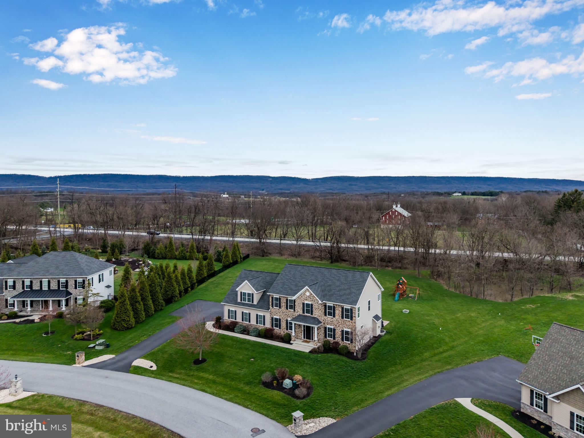 HILLSIDE FARMS - Residential