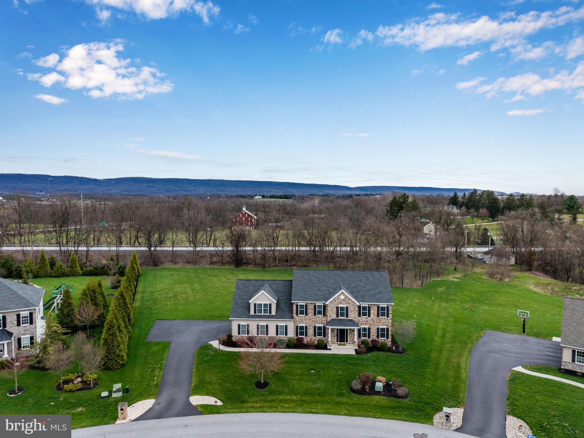 HILLSIDE FARMS - Residential