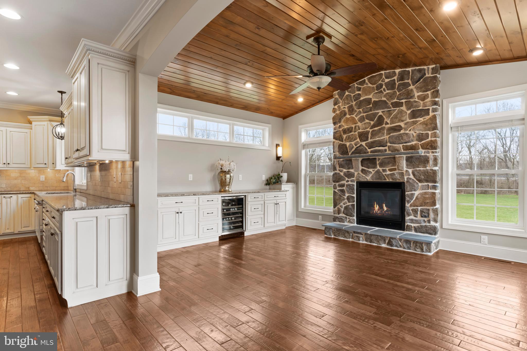 HILLSIDE FARMS - Residential