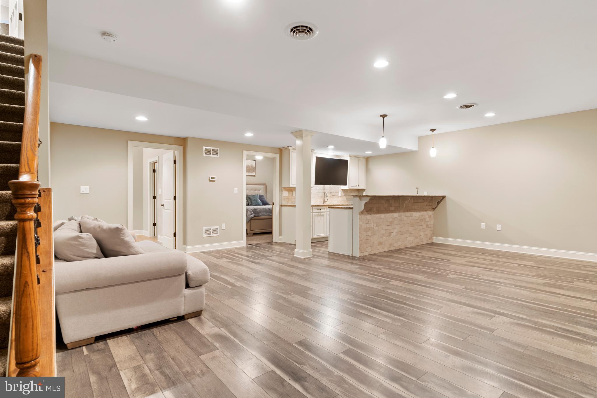 HILLSIDE FARMS - Residential