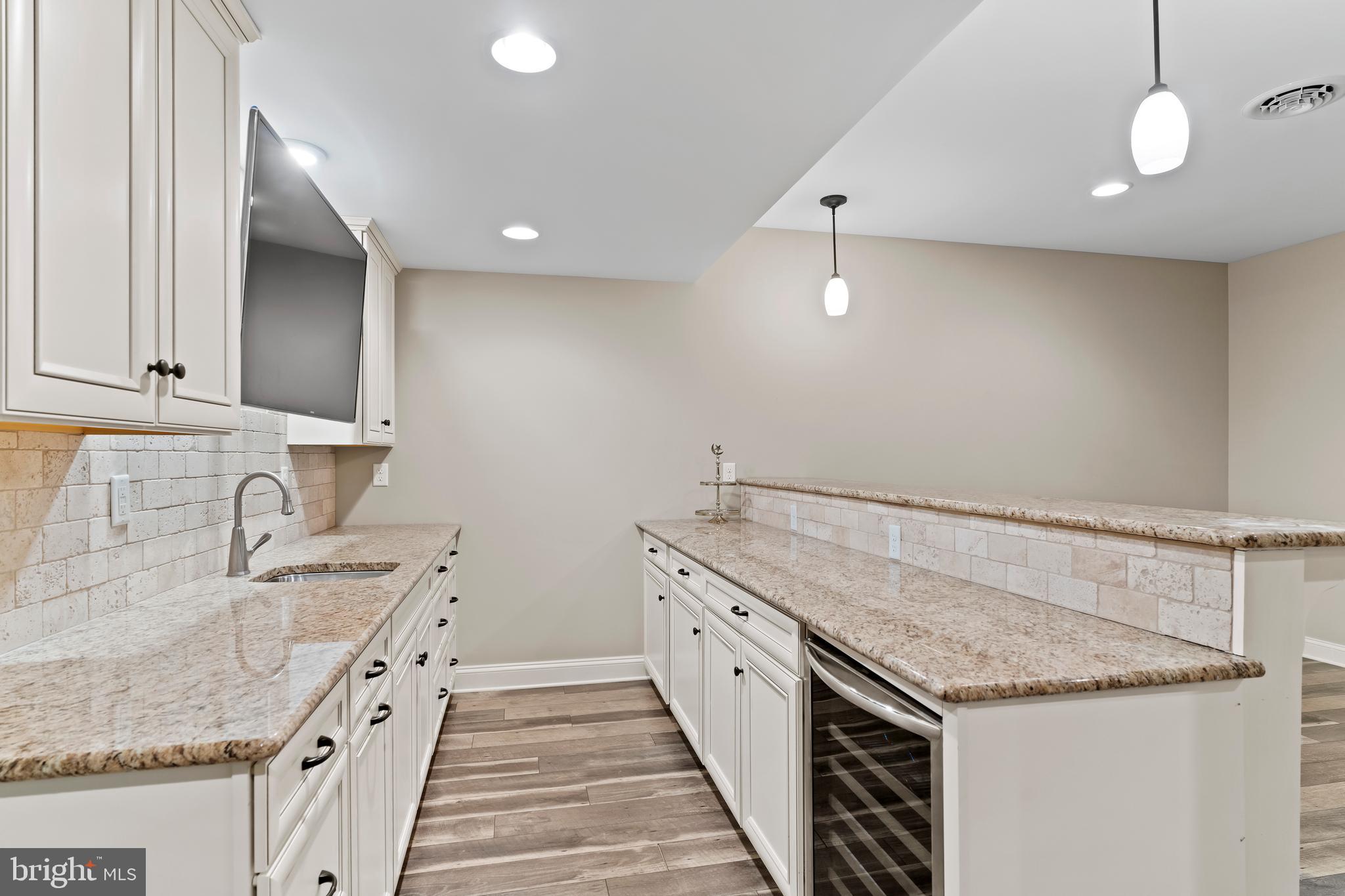 HILLSIDE FARMS - Residential