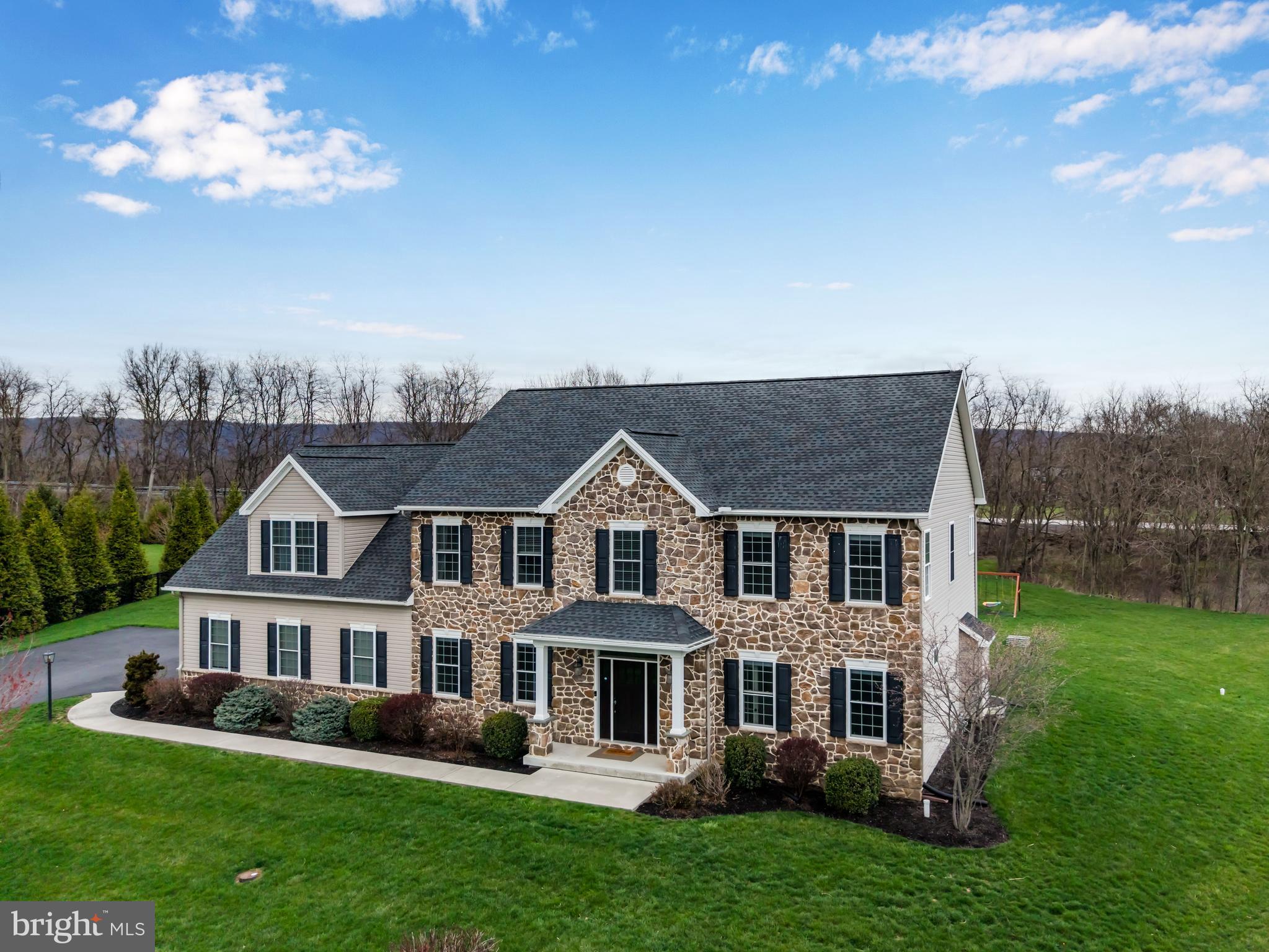 HILLSIDE FARMS - Residential