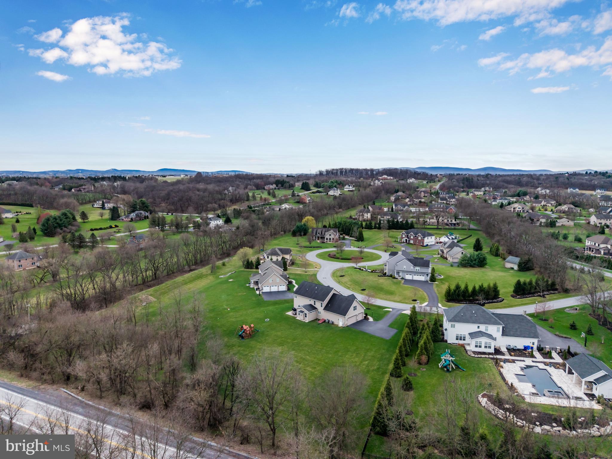 HILLSIDE FARMS - Residential