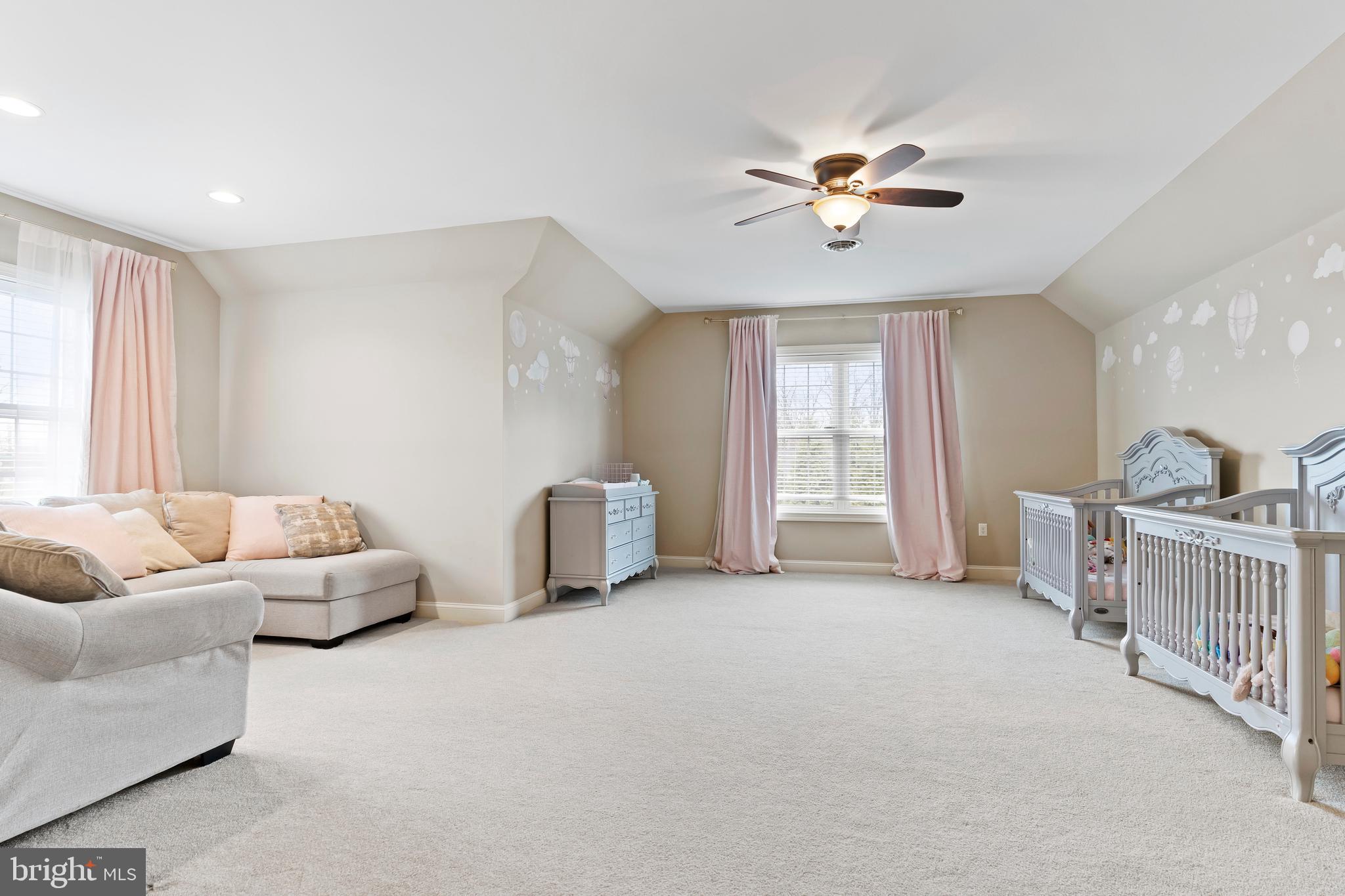 HILLSIDE FARMS - Residential